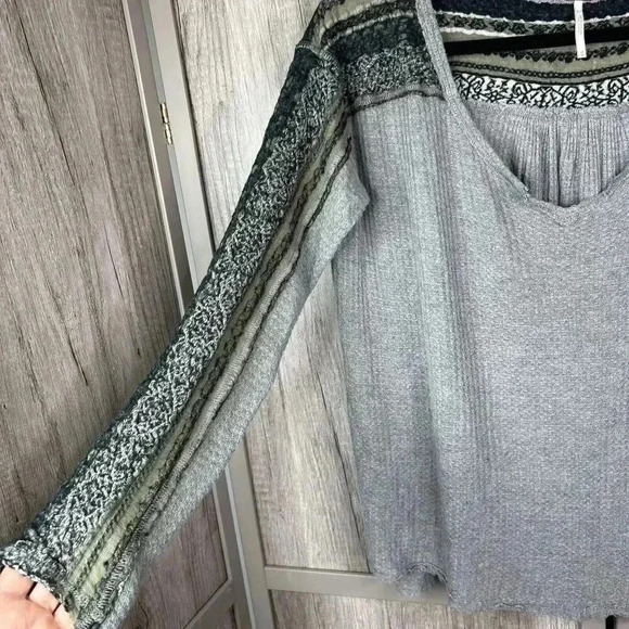 Free People Thermal Top Gray Color V Neckline Oversized Long Sleeves - Picture 4 of 6